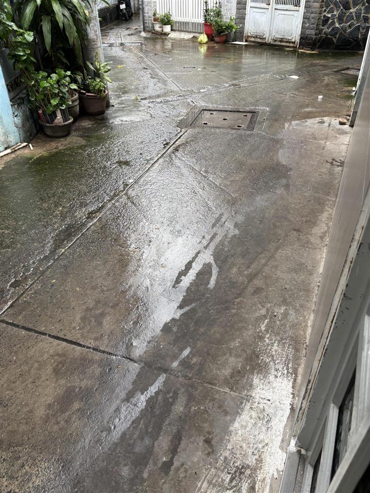 Cho thuê phòng trọ lối đi riêng, sát trường học, chợ, phường 4, quận 4. diện tích 25m2.