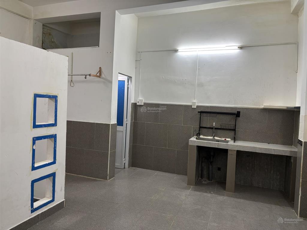 Cho thuê phòng trọ lối đi riêng, sát trường học, chợ, phường 4, quận 4. diện tích 25m2.