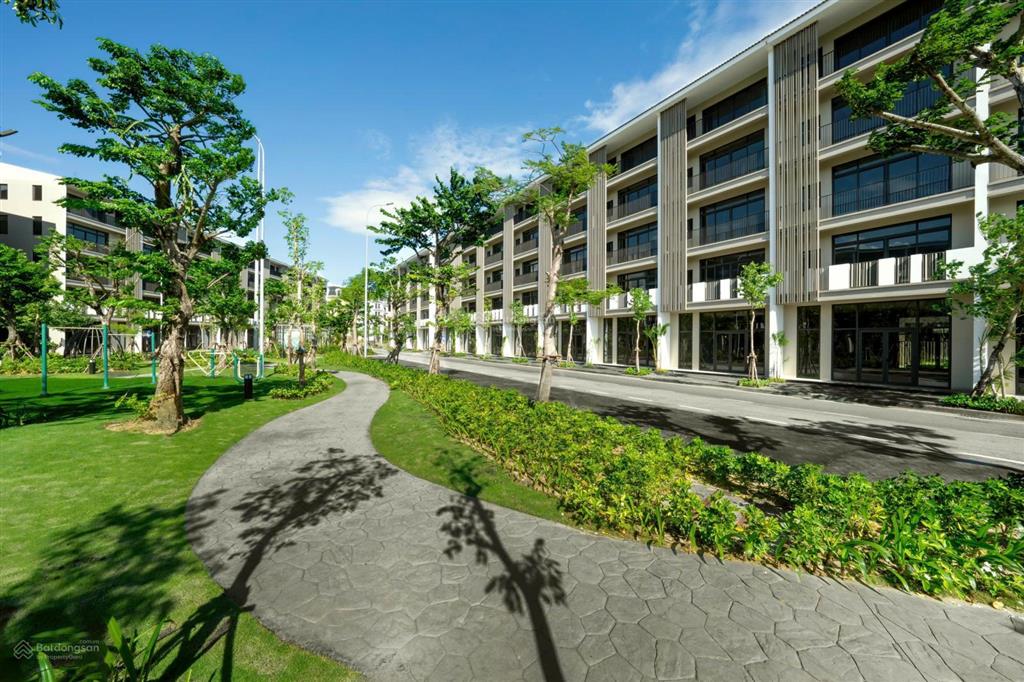 Chỉ hơn 4 tỉ ô góc mặt biển horizon bay. sổ đỏ lâu dài nhận ngay 450 triệu cđt.  0977 141 ***