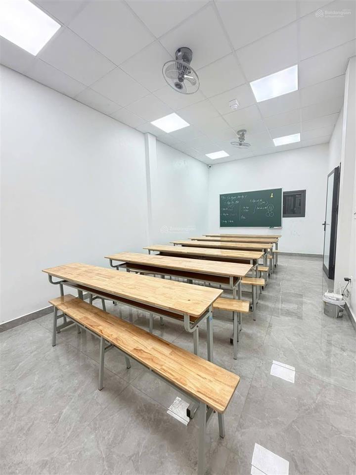 Mặt đường lán bè nhà lô góc 90m, 2,5 tầng 10,9 tỷ  dòng tiền 25 triệu/ tháng