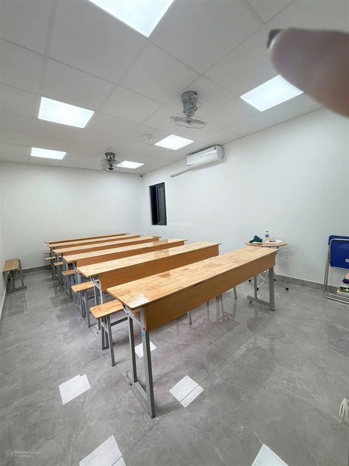 Mặt đường lán bè nhà lô góc 90m, 2,5 tầng 10,9 tỷ  dòng tiền 25 triệu/ tháng