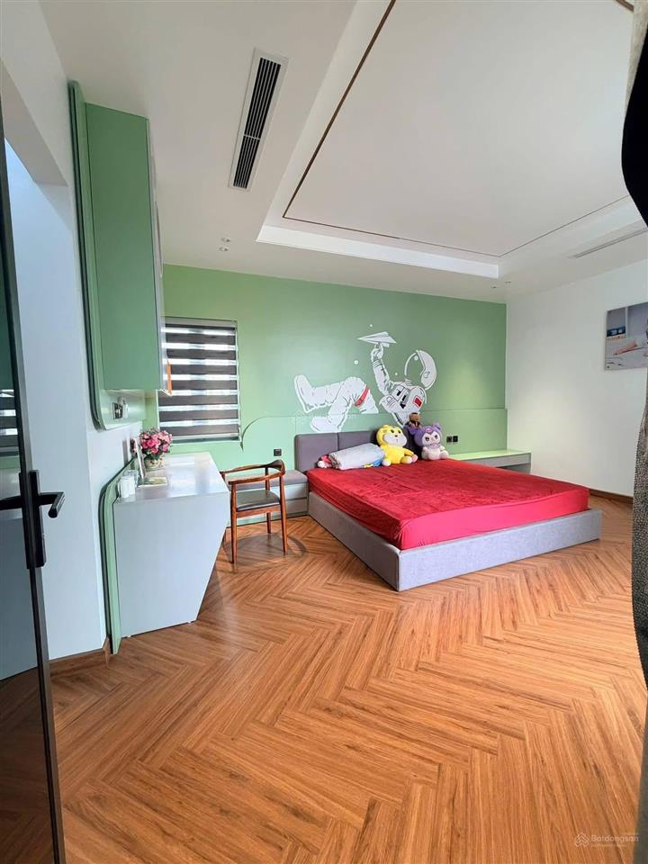 An trực biệt thự 273m, 4 tầng, bể bơi trong nhà 17,9 tỷ