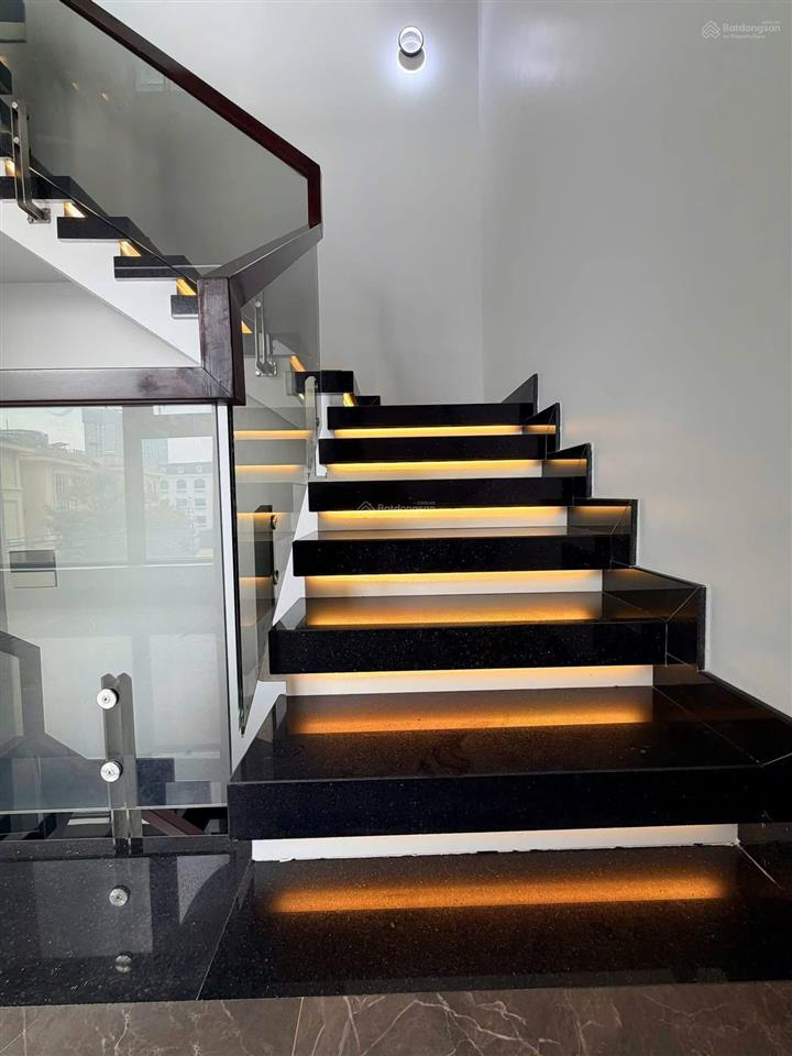 An trực biệt thự 273m, 4 tầng, bể bơi trong nhà 17,9 tỷ