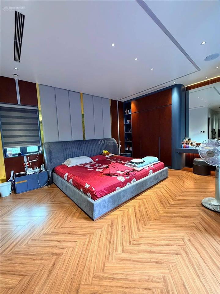 An trực biệt thự 273m, 4 tầng, bể bơi trong nhà 17,9 tỷ