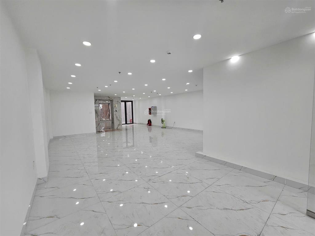 Tòa nhà mới xây  tân sơn nhì  hầm 6 tầng