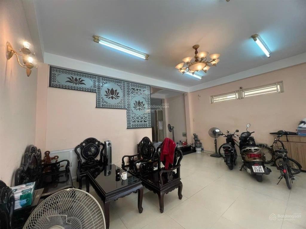 Bán nhà 3 tầng hẽm xe hơi nguyễn xí bình thạnh 72m2 chỉ 9.8 tỷ sổ vuông