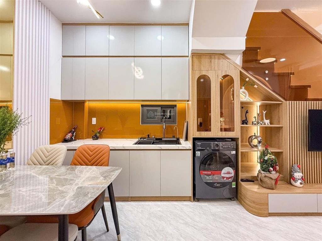 Nhà ngay chợ bà chiểu chỉ nhỉnh 3 tỷ, mới đẹp ở ngay hoàn công đủ, cách hẽm xe hơi 2 bước