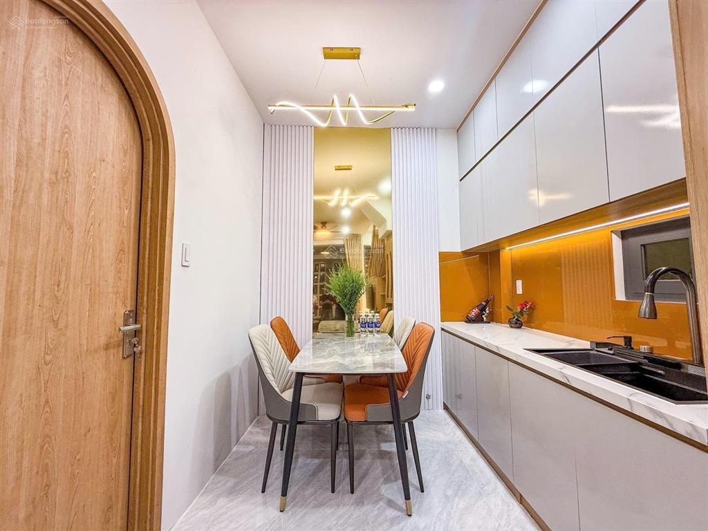 Nhà ngay chợ bà chiểu chỉ nhỉnh 3 tỷ, mới đẹp ở ngay hoàn công đủ, cách hẽm xe hơi 2 bước