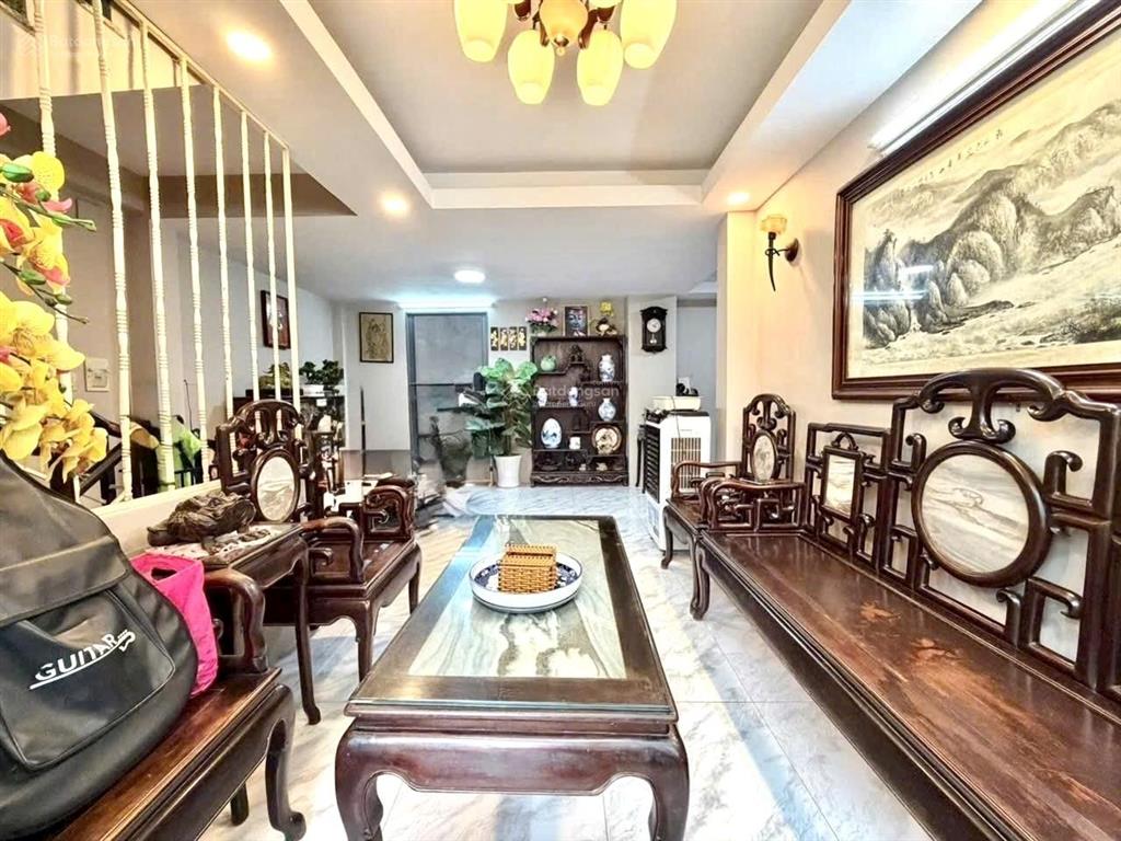 Cô du quyết bán giảm mạnh 4 tỷ nhà hẻm xe hơi dương quảng hàm 5 tầng 6 phòng sổ riêng hoàn công đủ.