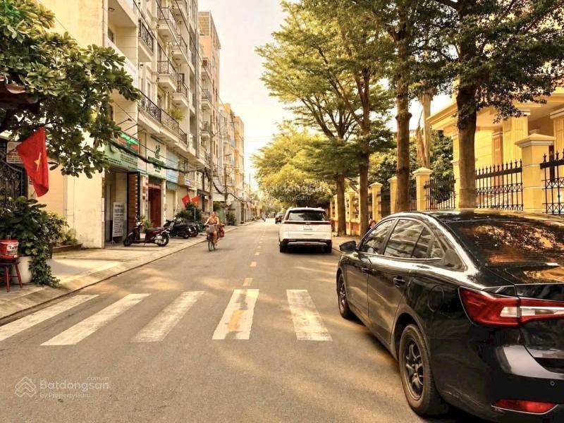 Cô du quyết bán giảm mạnh 4 tỷ nhà hẻm xe hơi dương quảng hàm 5 tầng 6 phòng sổ riêng hoàn công đủ.