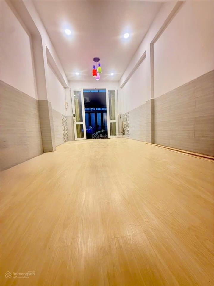 Bán nhà nguyễn cảnh chân quận 1, 3 tầng 3 pn hẻm 4m, sổ hồng riêng hoàn công đủ, nhỉnh 5 tỷ