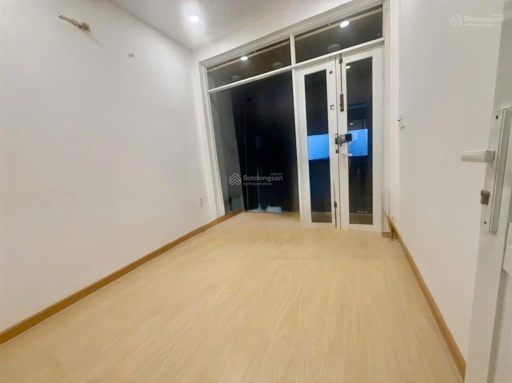 Bán nhà nguyễn cảnh chân quận 1, 3 tầng 3 pn hẻm 4m, sổ hồng riêng hoàn công đủ, nhỉnh 5 tỷ