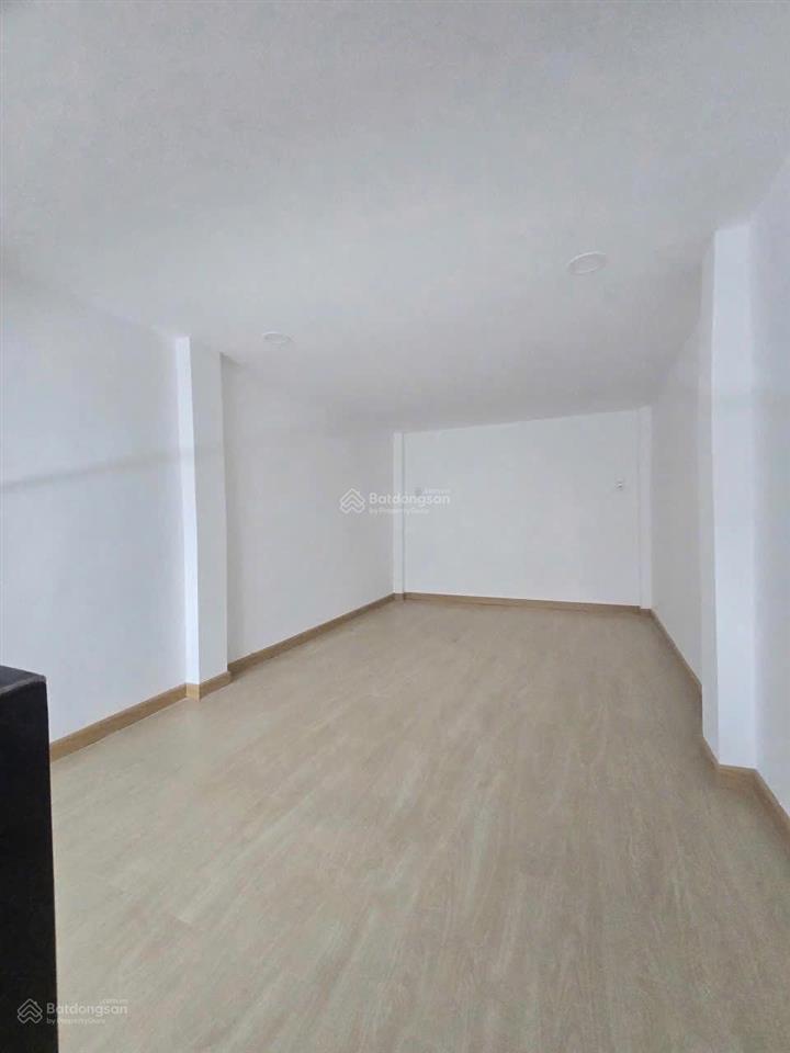 Bán nhà nguyễn cảnh chân quận 1, 3 tầng 3 pn hẻm 4m, sổ hồng riêng hoàn công đủ, nhỉnh 5 tỷ