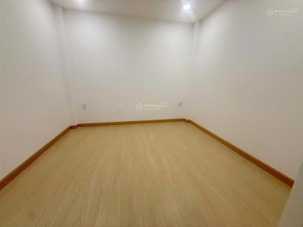 Bán nhà nguyễn cảnh chân quận 1, 3 tầng 3 pn hẻm 4m, sổ hồng riêng hoàn công đủ, nhỉnh 5 tỷ