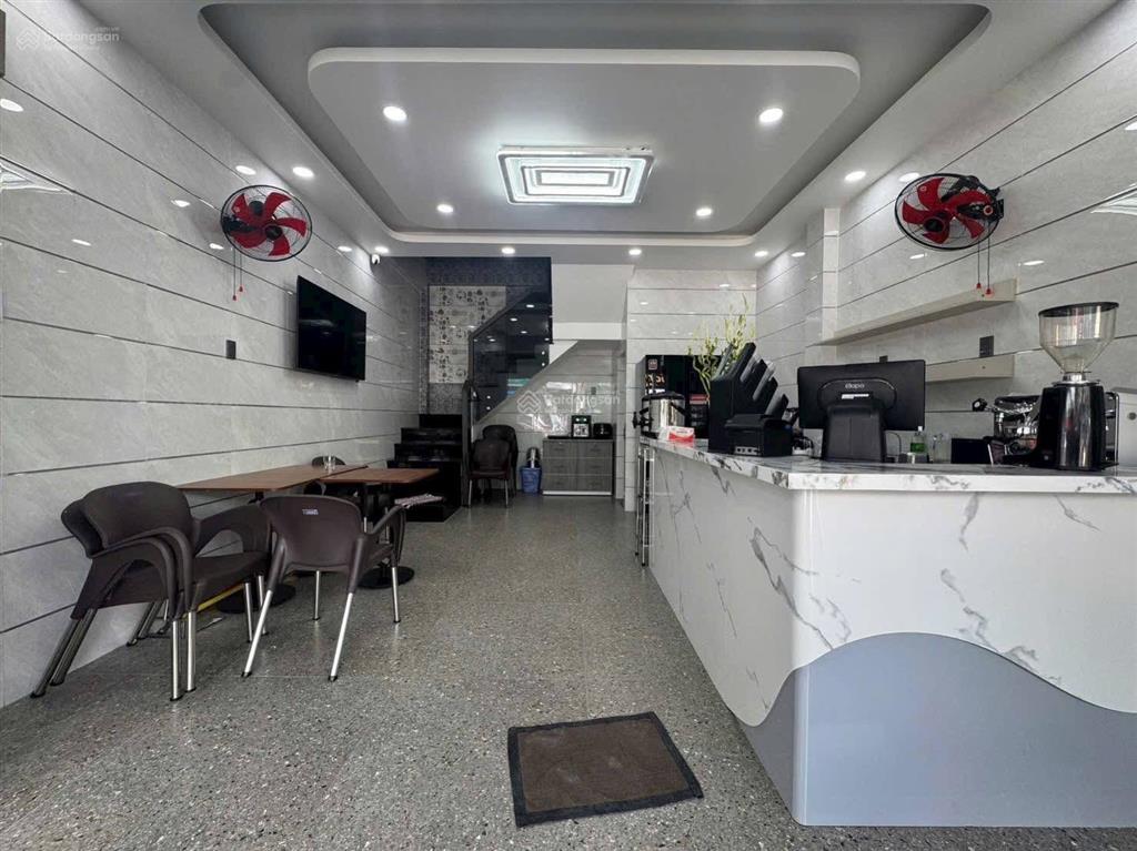 Siêu vị trí  nhà mt ấp bắc, p4, mỹ tho.dt4,6x6,3 có 2pn 3wc mặt bằng buôn bán.hướng đb.giá7,9 tỷ