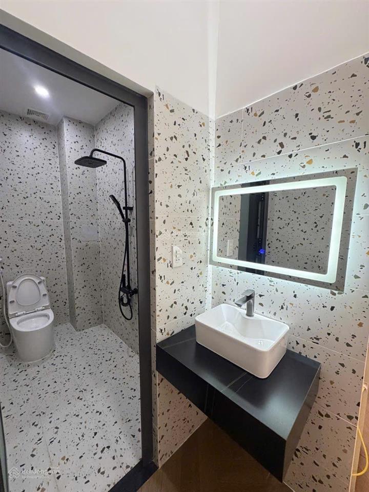 Siêu vị trí  nhà p5 nhập khẩu. dt 4,3x13 có 3pn 2wc full nội thất chỉ 2 tỷ tl