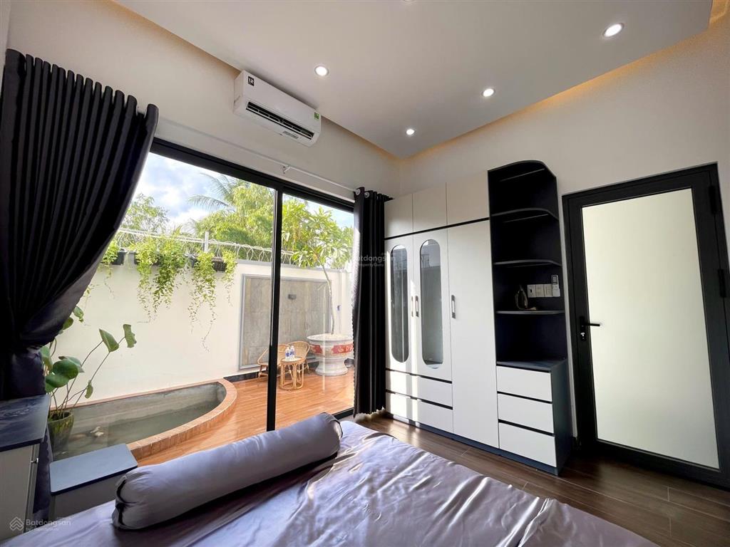 Nhà sân vườn  nhà 1 trệt 1 lầu dt 5x24 hướng nam 3pn3wc gần quảng trường. giá chỉ 2,79 tỷ tl