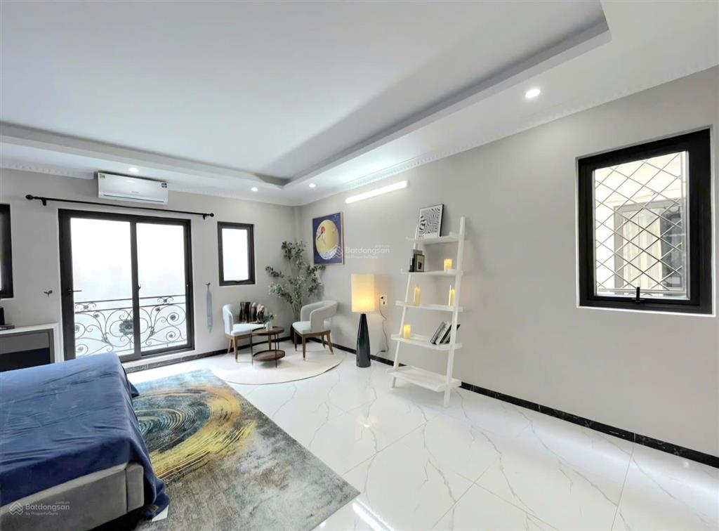 Nhà 5 tầng, mới 100%, về ở ngay, dt 45m2, mt 5.5m, khu vực long biên, hà nội. giá thương lượng