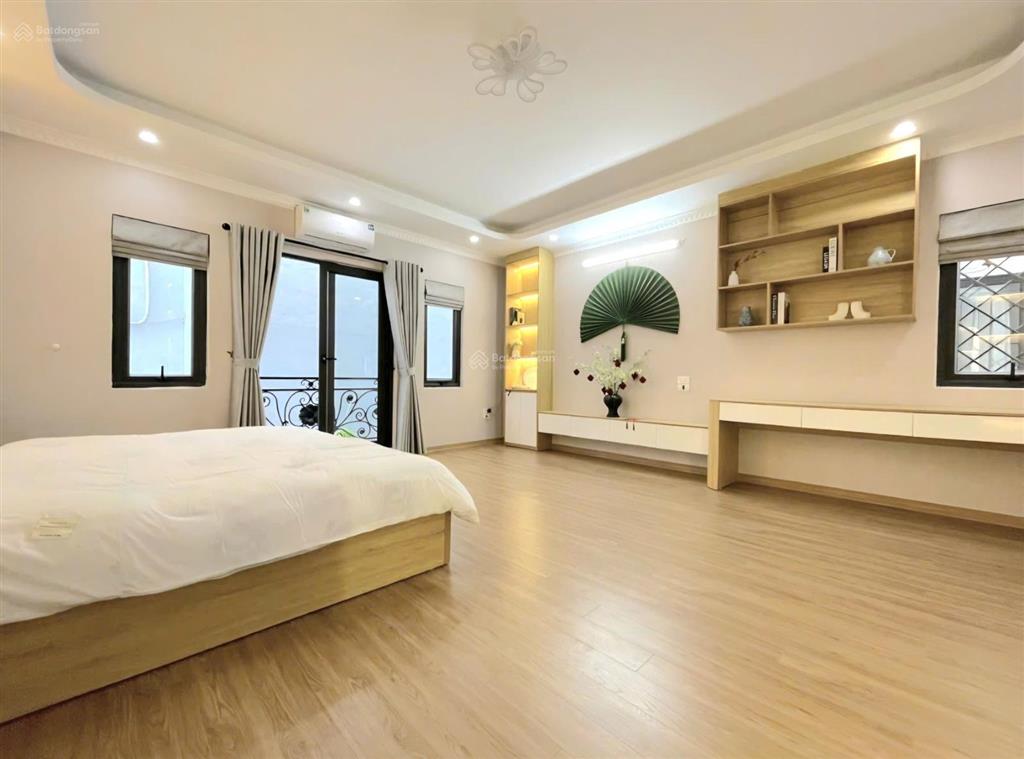 Nhà 5 tầng, mới 100%, về ở ngay, dt 45m2, mt 5.5m, khu vực long biên, hà nội. giá thương lượng