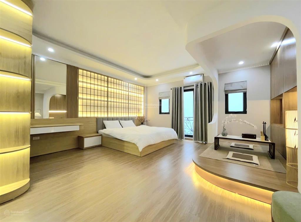 Nhà 5 tầng, mới 100%, về ở ngay, dt 45m2, mt 5.5m, khu vực long biên, hà nội. giá thương lượng