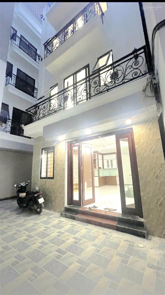 Nhà 5 tầng, mới 100%, về ở ngay, dt 45m2, mt 5.5m, khu vực long biên, hà nội. giá thương lượng