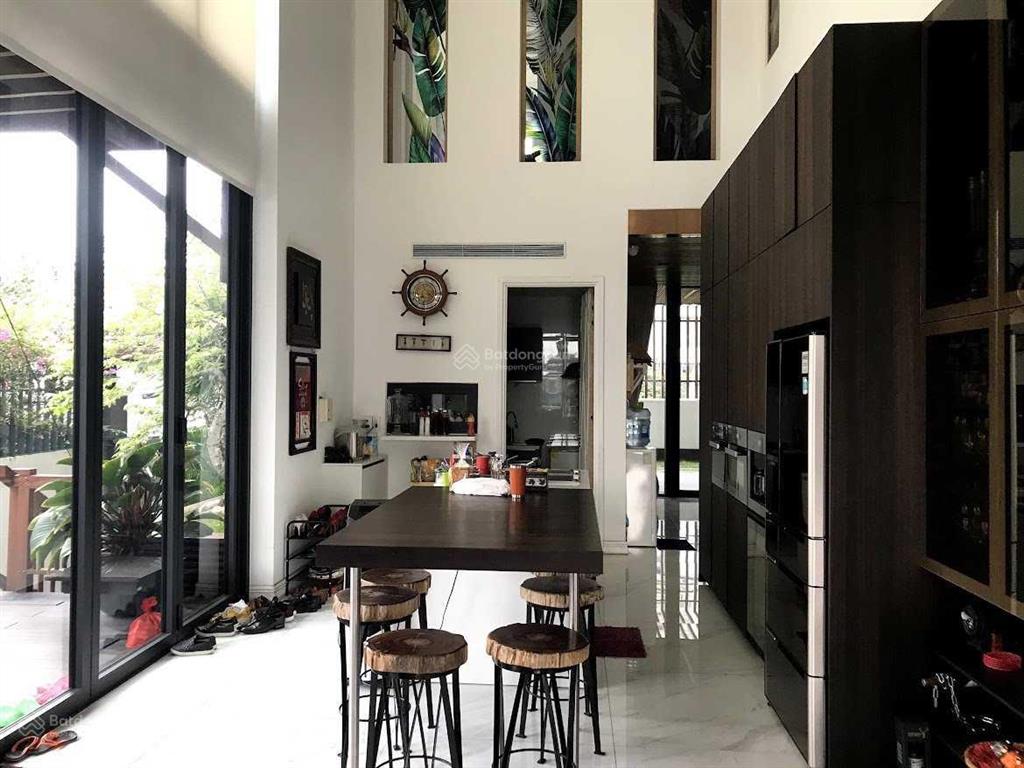 Gia đình tôi cần bán nhà mt đinh tiên hoàng, đa kao, q1. dt 5 x18m, kc trệt + 3 lầu. giá 24 tỷ