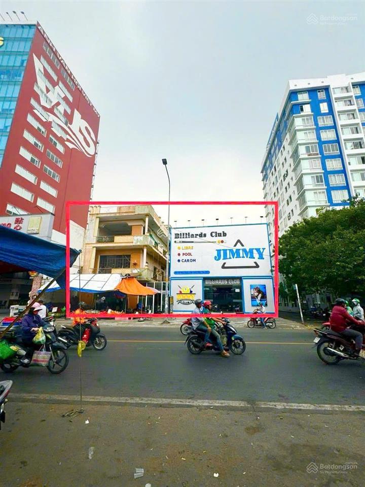 Mua là lờigóc 2 mặt tiền dương quảng hàm, q.gò vấp. dt 15x20m 1 trệt giá 42 tỷ, hđt 210tr/tháng