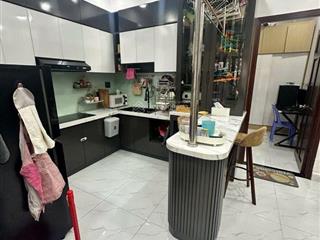 Cần bán  nhà ngang 12m  4 tầng  6 tỷ xíu  ngay vòng xoay lê đại hành