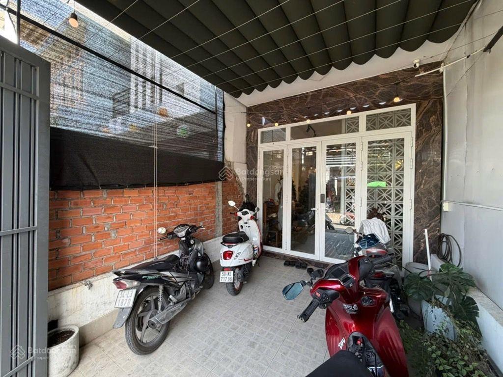 Bán nhà  2 mặt hẻm  dt 128m  7 tỷ hơn  gần ngã tư  minh phụng  hậu giang