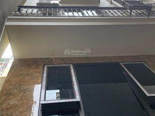 Bán căn hộ dịch vụ gần đh công nghiệp 24 phòng, 7 tầng thang máy, dòng tiền 108tr/tháng