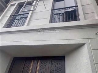 Bán nhà dòng tiền đh công nghiệp  17 phòng  thu 1 tỷ/năm  sát đường 32