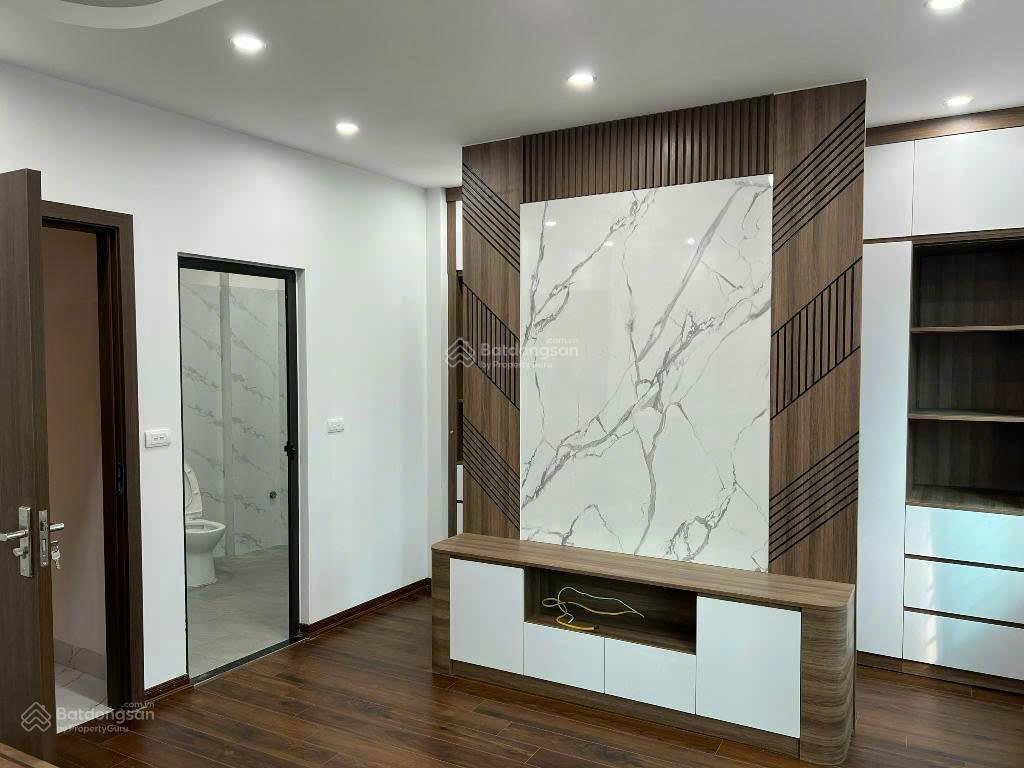 Bán nhà mới 5 tầng tây tựu  ô tô đỗ cổng  thoáng sáng nhỉnh 6 tỷ