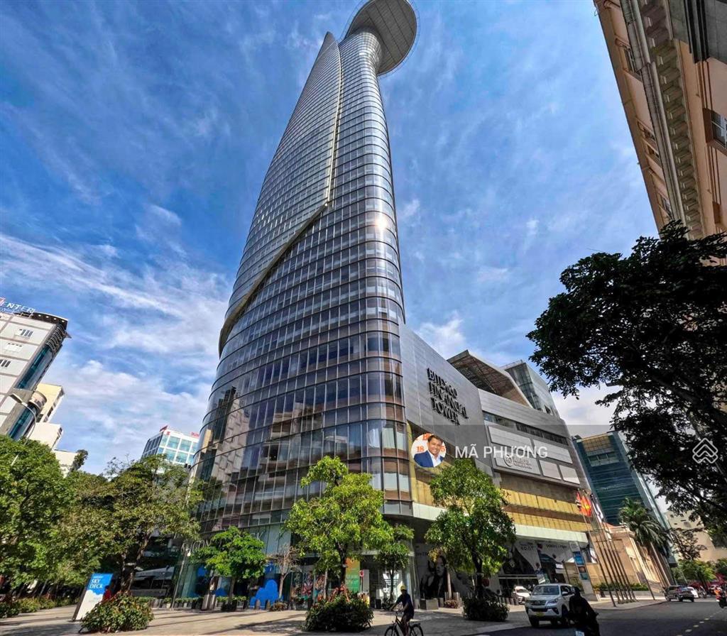 Ngay chợ bến thành, mt calmette đoạn đẹp, ngang 8m