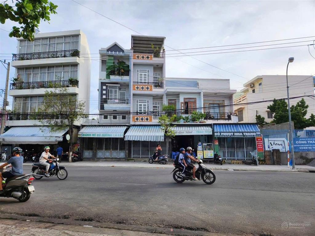Nhà mặt tiền tôn thất tùng, thành phố nha trang  21 tỷ
cách biển hòn chồng 200m