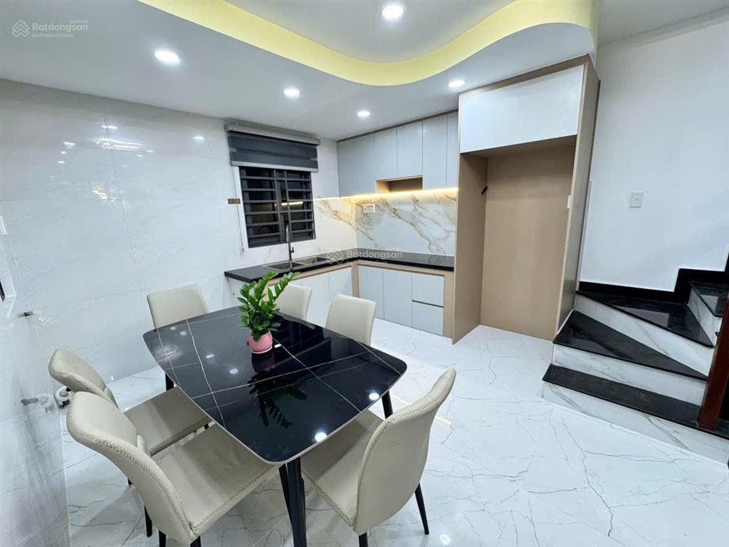 Nhà 100m ra trường phù đổnglô tư, 4x15, hẻm oto 6m, sổ hồng, 5 tỷ 1
tiện kinh doanh buôn bán