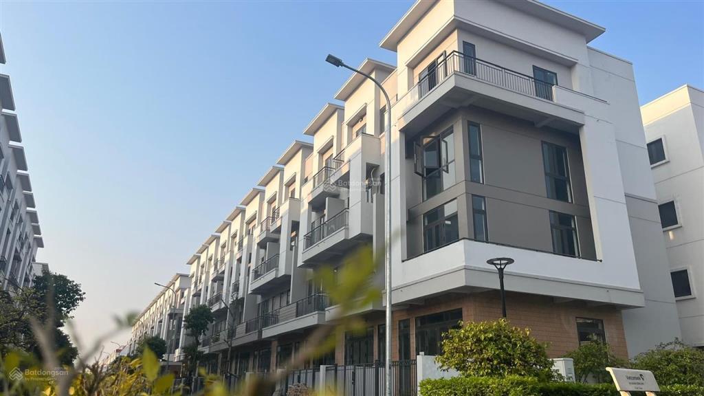 Bán nhà 4 tầng centa diamond kđt vsip giá chỉ nhỉnh 6 tỷ trục thông 2 đầu sổ hồng sang tên ngay