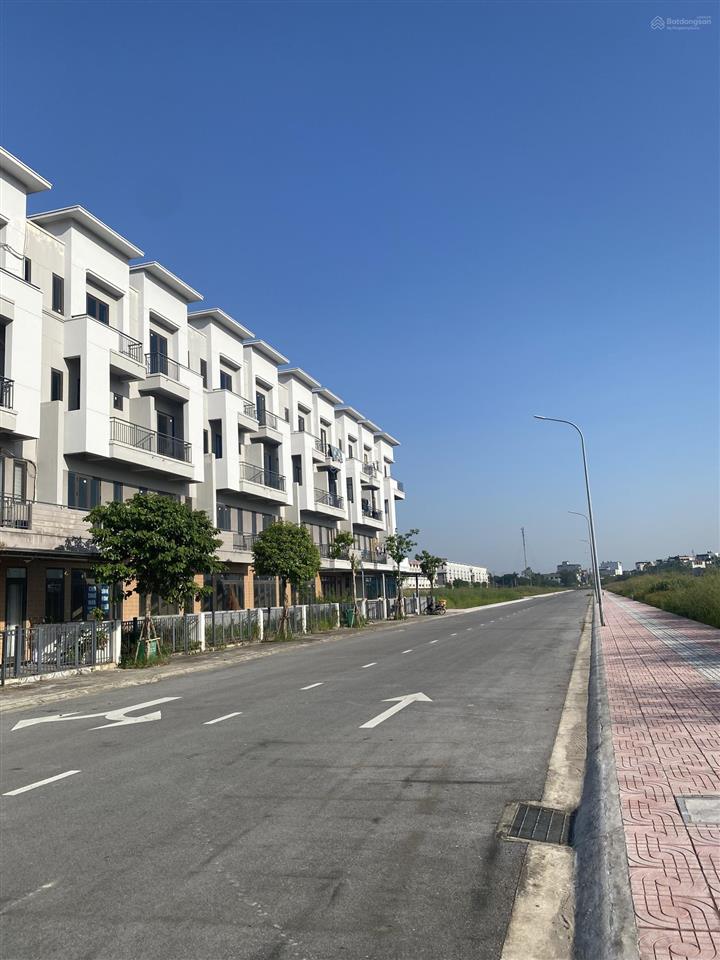 Bán nhà 4 tầng centa diamond kđt vsip giá chỉ nhỉnh 6 tỷ trục thông 2 đầu sổ hồng sang tên ngay