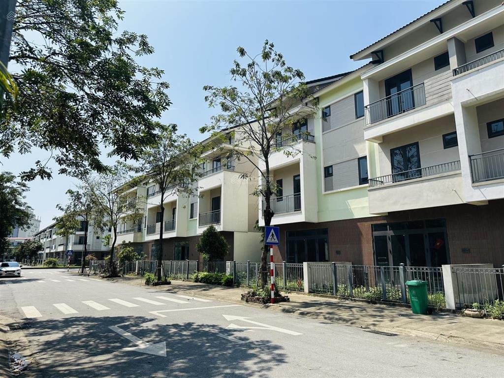 Bán căn shophouse centa city vsip bắc ninh dt 90m2 giá chỉ 6,8 tỷ cam kết rẻ nhất phân khuhiện tại