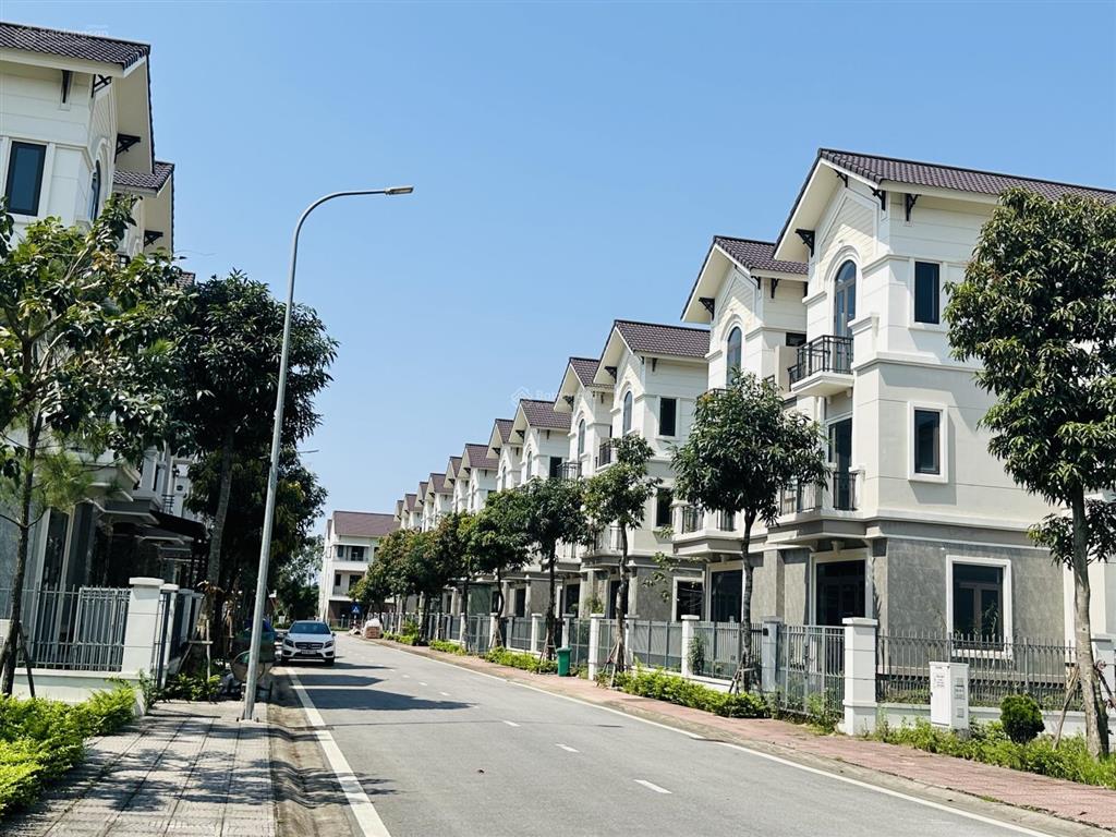Bán btsl centa city 135m kđt vsip giá chỉ nhỉnh 9 tỷ chút xíu vị trí vàng,giá trị caoở sang trọng