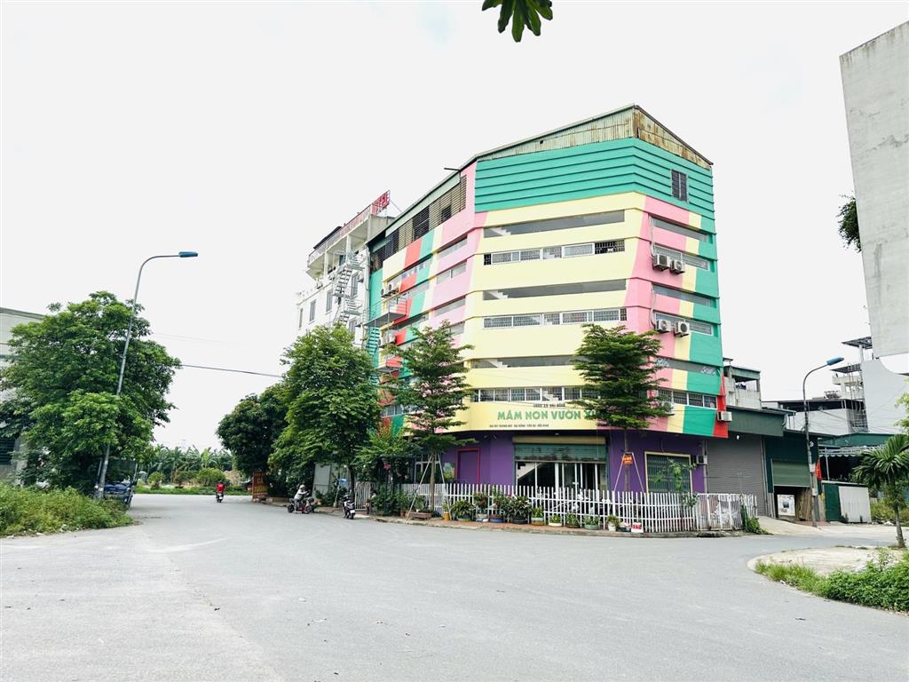 Bán lô đất đẹp view vườn hoa, sân bóng đông đô  dương húc giá chỉ 4,5 tỷ kinh doanh bất chấp