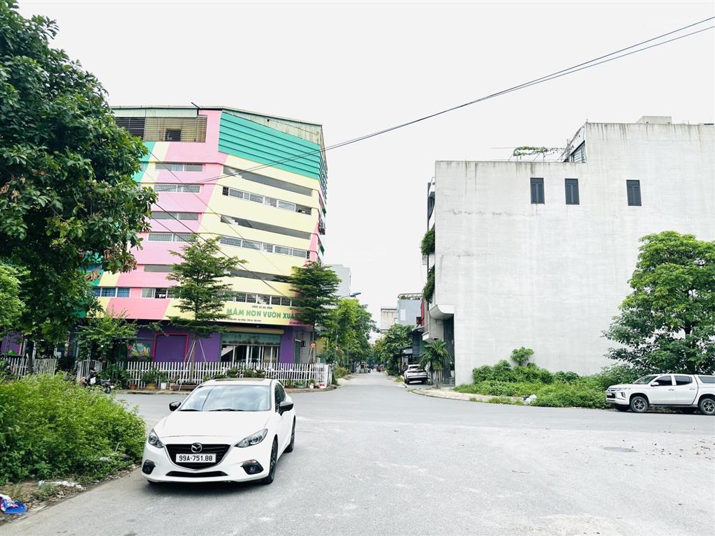Bán lô đất đẹp view vườn hoa, sân bóng đông đô  dương húc giá chỉ 4,5 tỷ kinh doanh bất chấp
