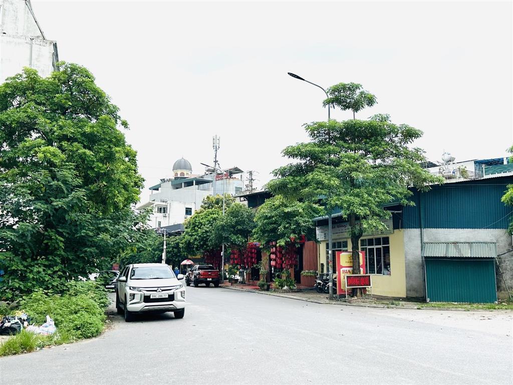 Bán lô đất đẹp view vườn hoa, sân bóng đông đô  dương húc giá chỉ 4,5 tỷ kinh doanh bất chấp