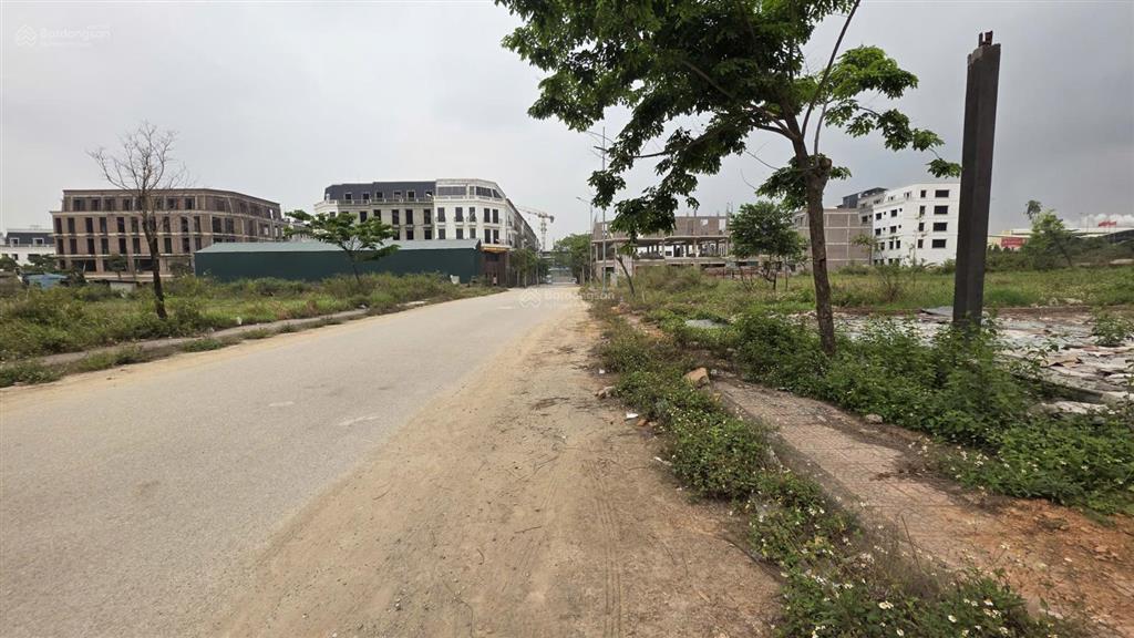 Chính chủ cần bán bán 102m2 khu đất dịch vụ thôn hán lữ  mặt tiền 6m  đường 16,5m  full thổ cư.