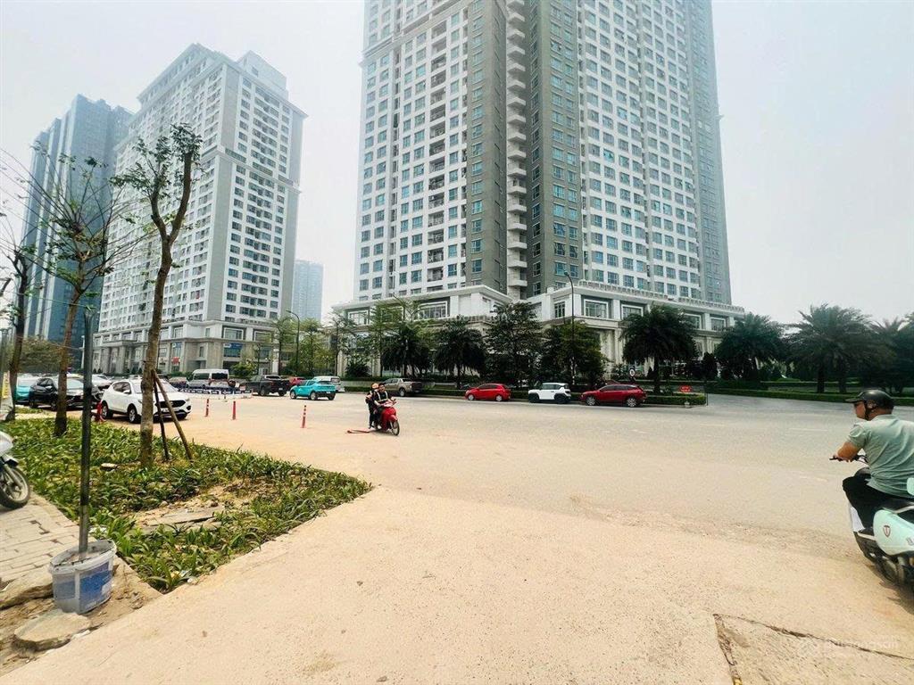 Bán đất phú thượng. dt 180m. mt 11.5. cạnh ciputra. ô tô vào đất giá 13 tỷ