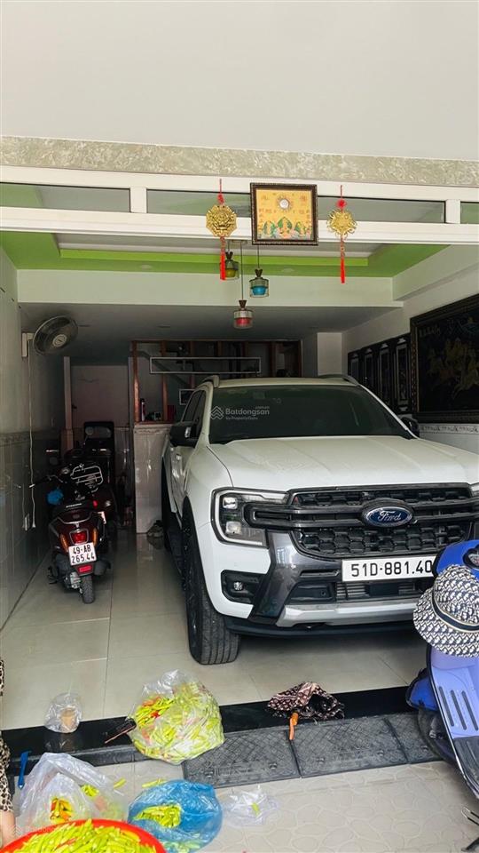 Dt 5m x 19m x 5 tầng hẻm to, xe tải ra vào mỗi ngày, cách mặt đường tầm 30m, gần chợ bình thành
