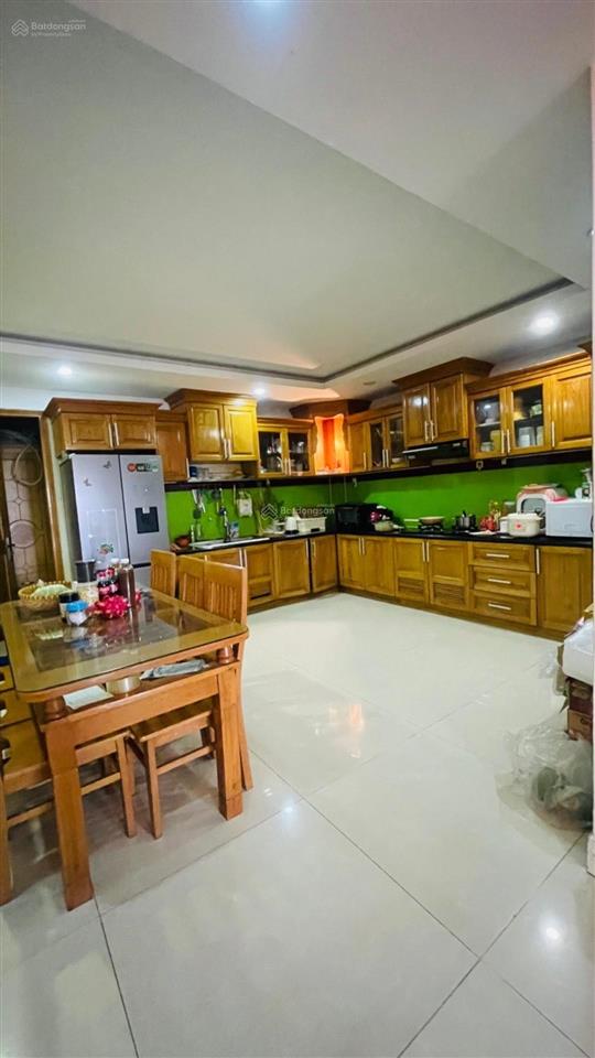 Dt 5m x 19m x 5 tầng hẻm to, xe tải ra vào mỗi ngày, cách mặt đường tầm 30m, gần chợ bình thành