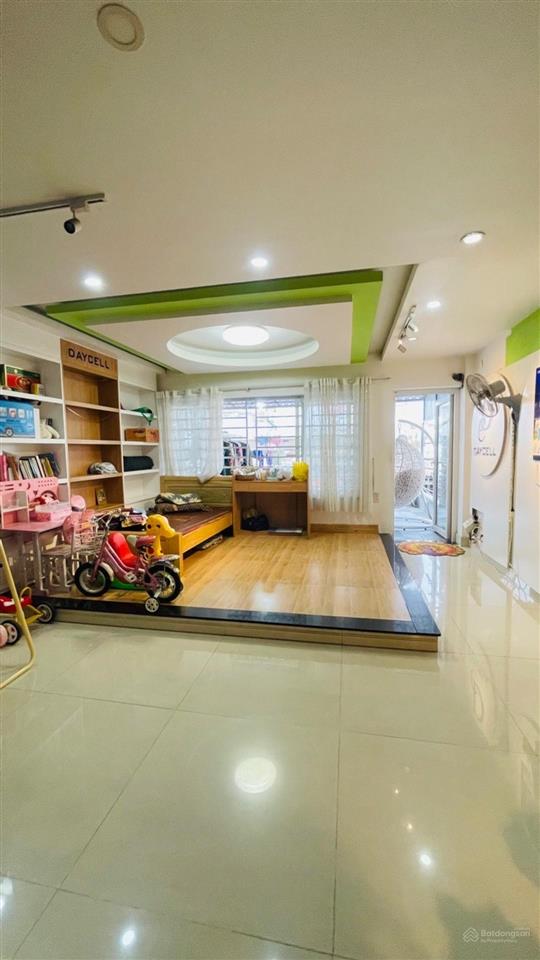 Dt 5m x 19m x 5 tầng hẻm to, xe tải ra vào mỗi ngày, cách mặt đường tầm 30m, gần chợ bình thành
