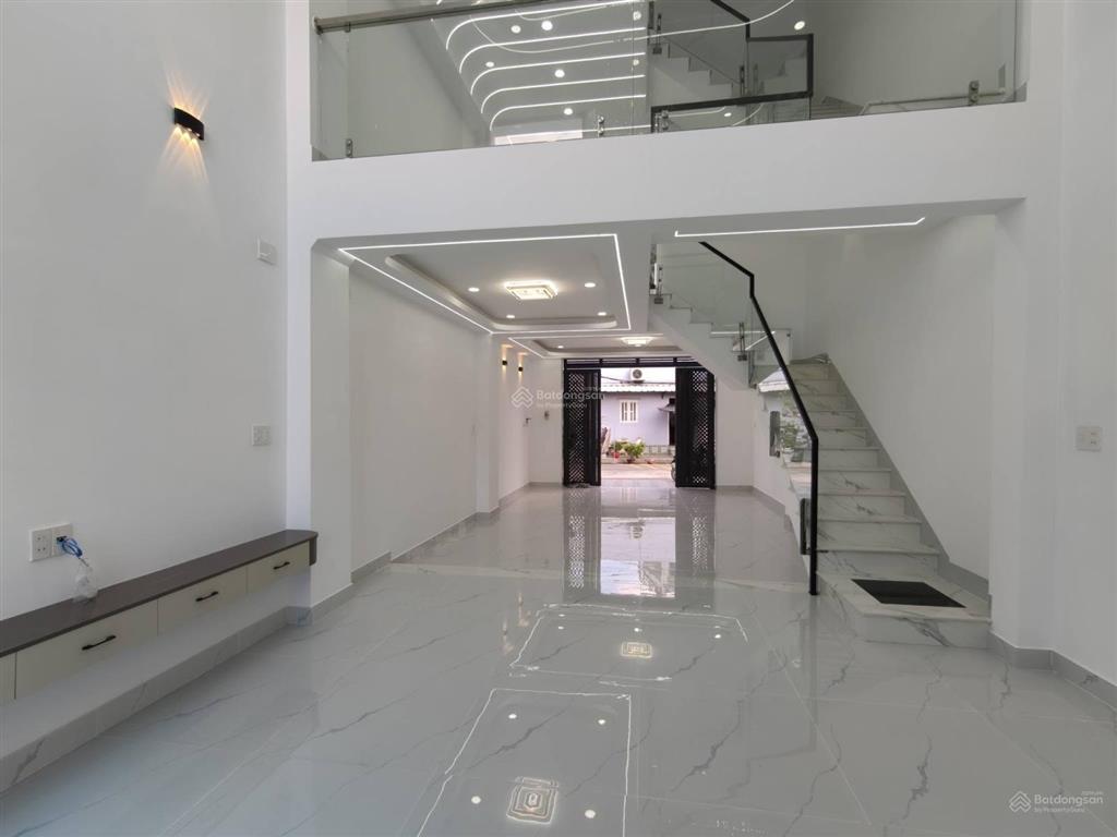 Bán nhà đẹp trịnh thị đối, gara ô tô trong nhà, giá nhỉnh 6 tỷ