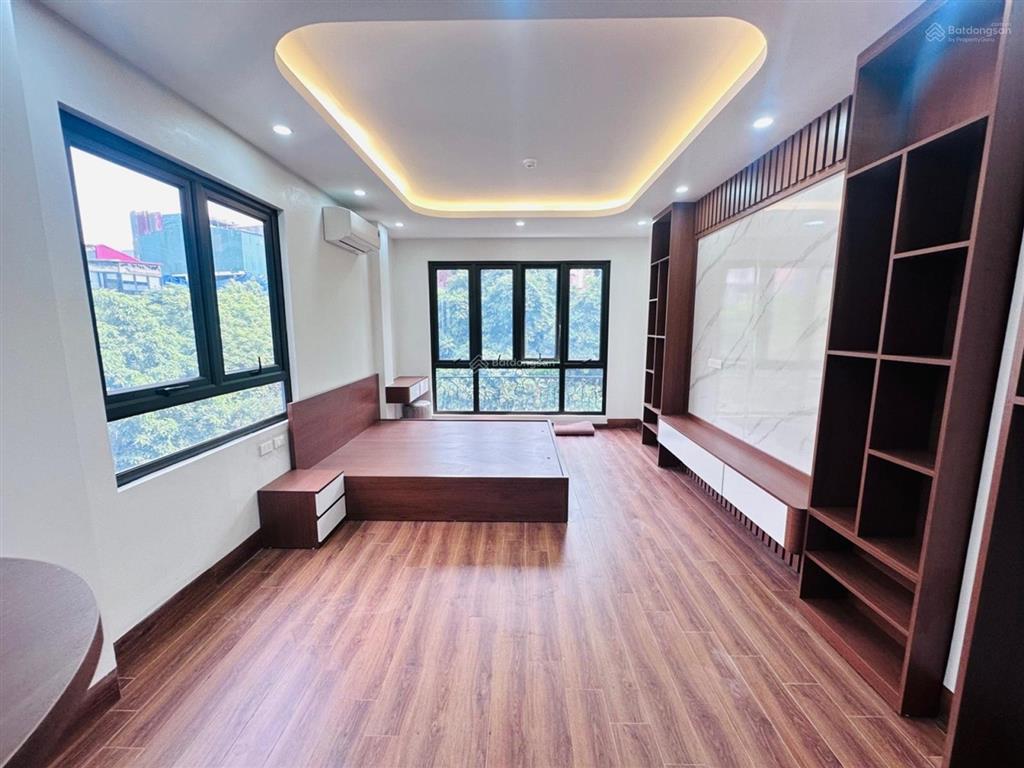 Bán nhà mặt đường hoàng quốc việt, 7 tầng thang máy, lô góc, vỉa hè siêu rộng, 19,6 tỷ