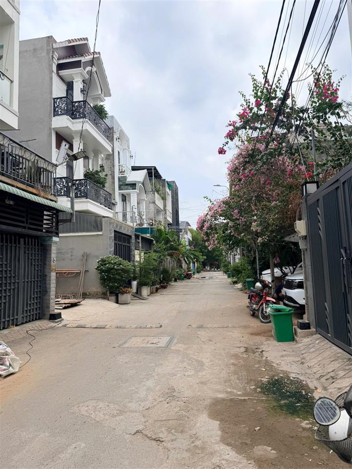 Bán nhà 3 tầng hxh trường lưu  gần chợ long trường quận 9  51m  chỉ 4,25 tỷ